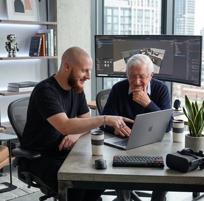 PC hulp specialist helpt klant met laptop – computerhulp aan huis in Oss en omgeving, binnen 1 uur reactie